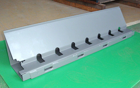 NTAC-3Gで塗装した鋼製排水溝は灰色をしています。